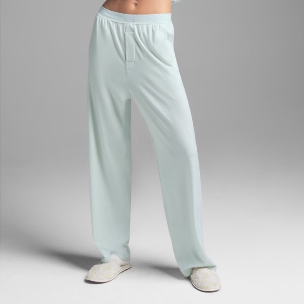 Skims Boyfriend Loose Pant in Frost